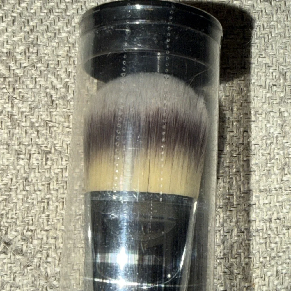 IT Cosmetics Heavenly Luxe Plush‎ Paddle Foundation Brush Sealed